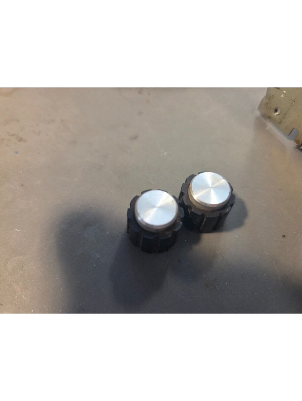 SET OF KNOBS FOR ROSS MOBILE CB RADIO (NO MODEL)